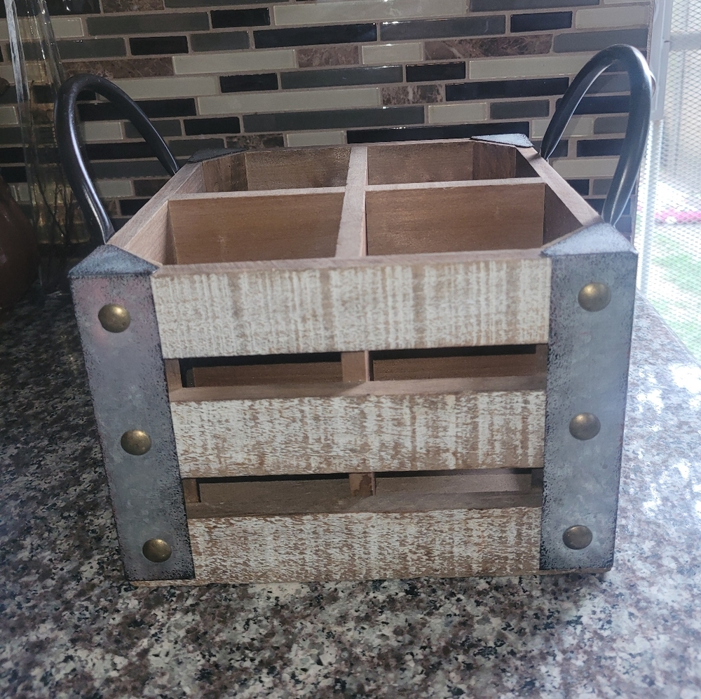 Furniture Finds Whitewashed 4 Bottle Tabletop Wine Crate